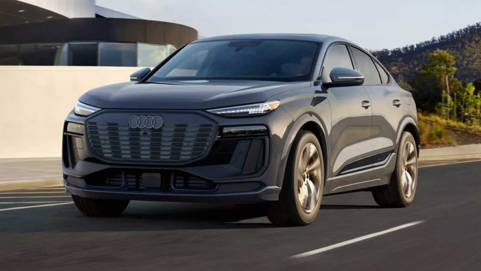 آئودی Q6 e-Tron اسپرت‌بک