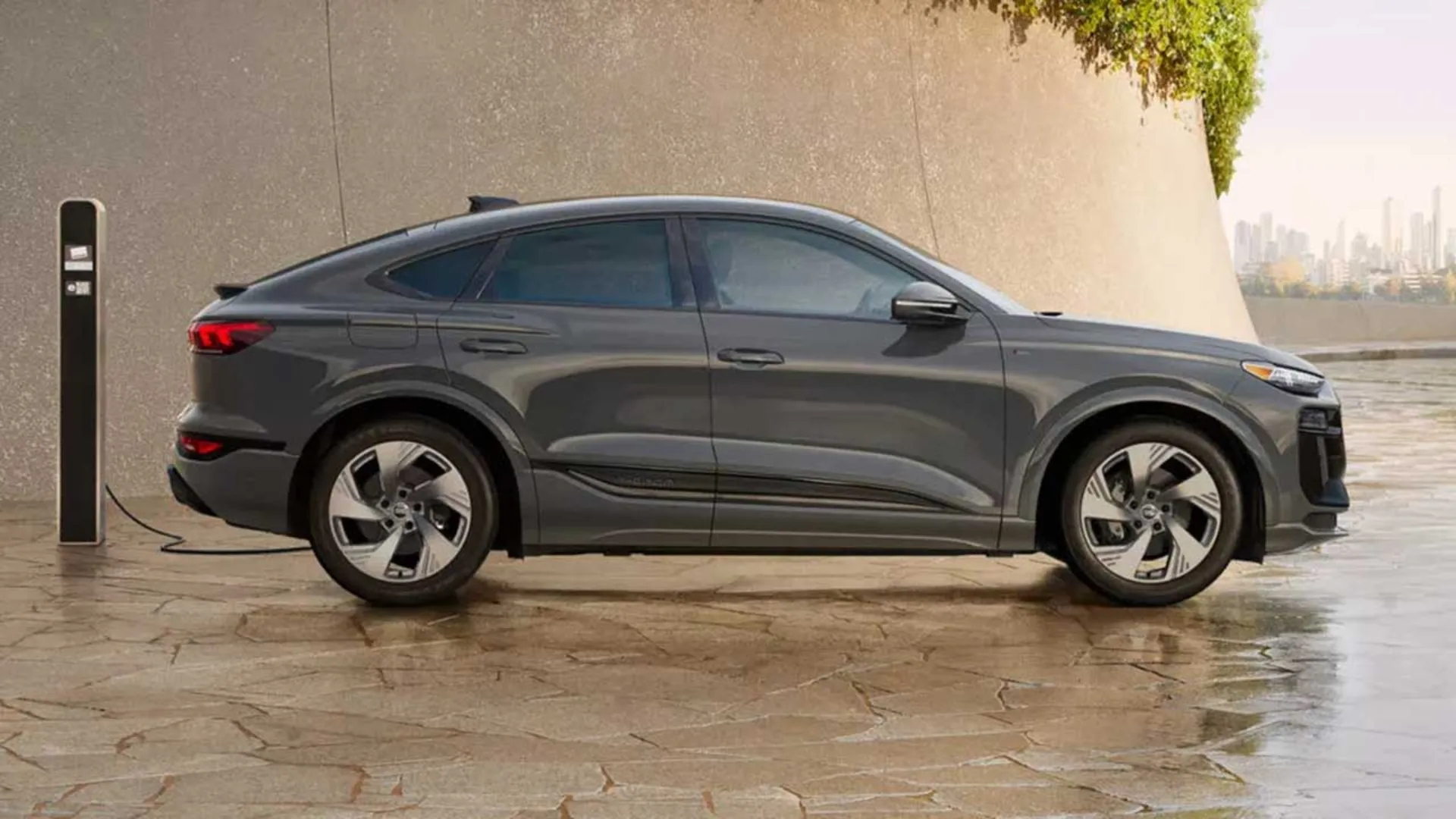 آئودی Q6 e-Tron اسپرت‌بک