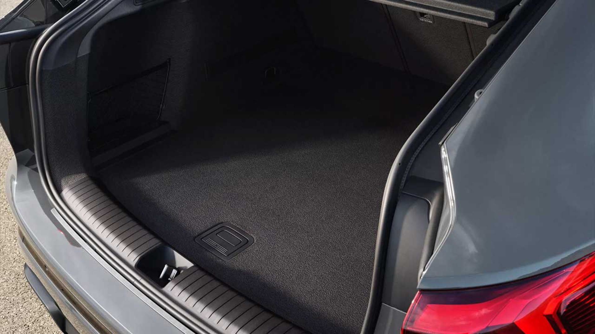 آئودی Q6 e-Tron اسپرت‌بک