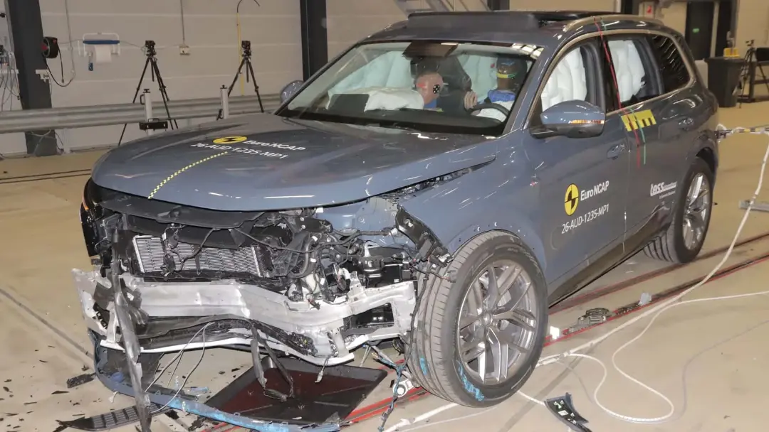 خودروی آئودی Q7 (Audi Q7) با بدنه آسیب‌دیده پس از تست تصادف Euro NCAP