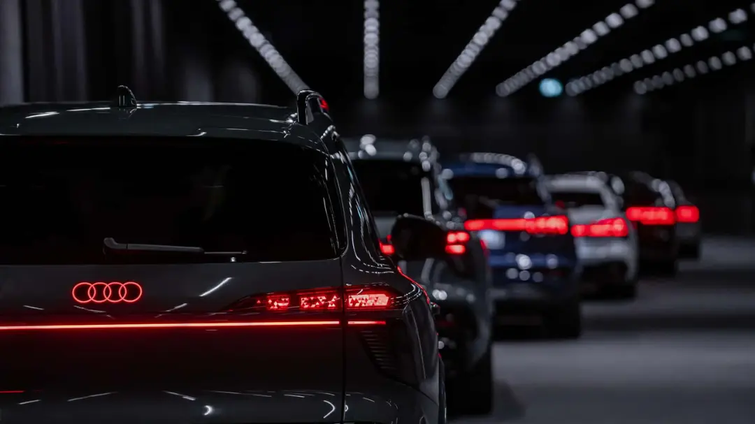 چراغ‌های عقب مدل Q9 آئودی (Audi) با فناوری جدید OLED