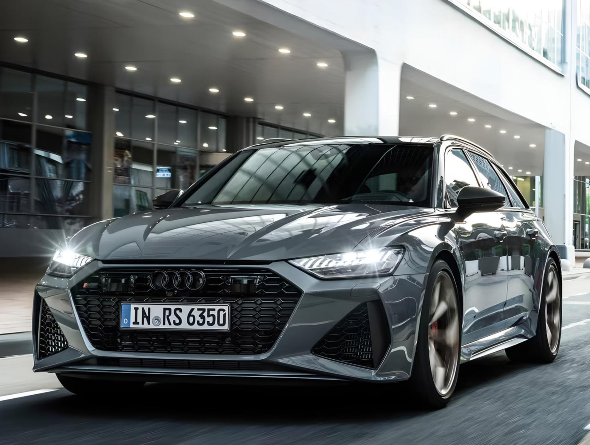 خودرو آئودی RS 6 آوانت (Audi RS 6 Avant) خاکستری در حال حرکت