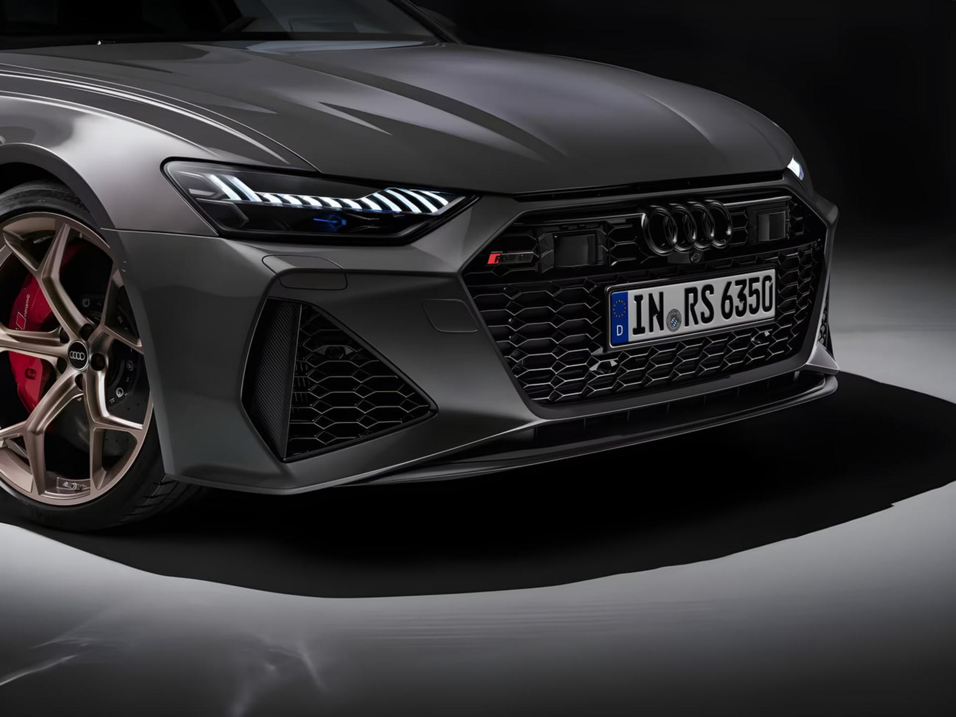 نمای نزدیک از جلو و جلوپنجره خودروی اسپرت آئودی (Audi) RS 6 آوانت