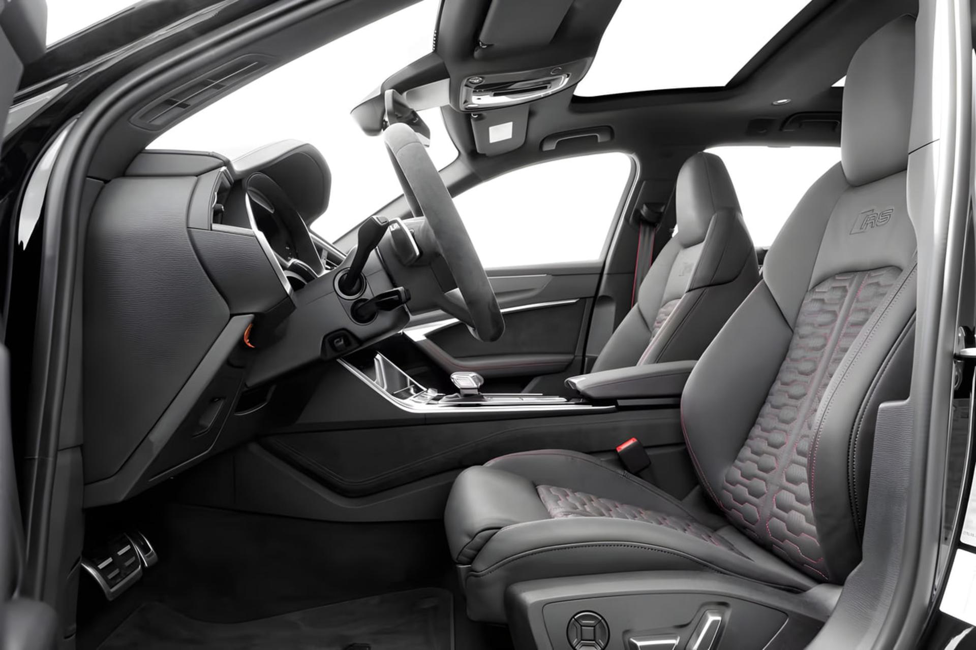 کابین خودروی اسپرت آئودی RS 6 (Audi RS 6) با صندلی‌های چرمی مشکی