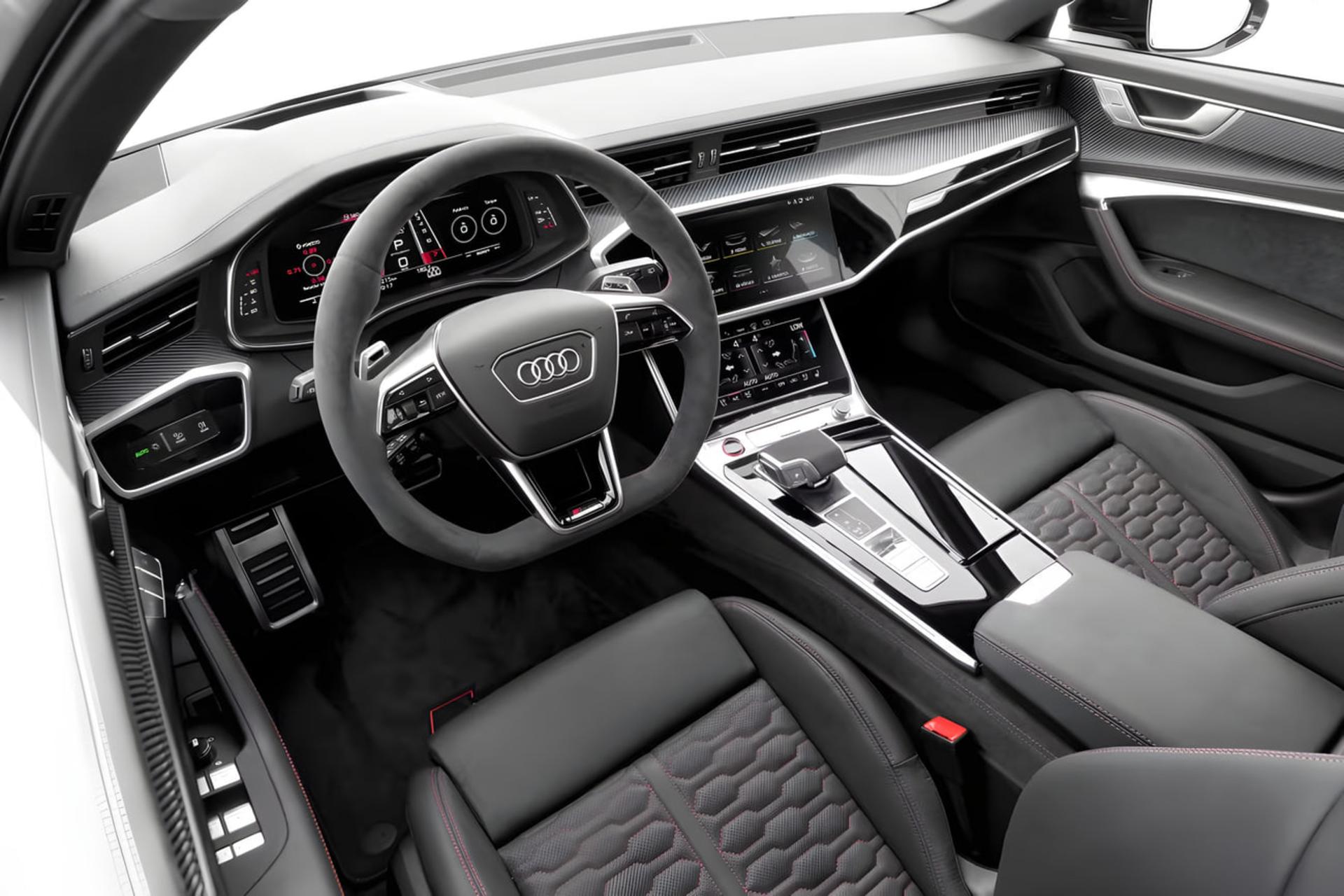 کابین خودروی اسپرت آئودی RS 6 آوانت (Audi RS 6 Avant) با صندلی‌های چرمی مشکی