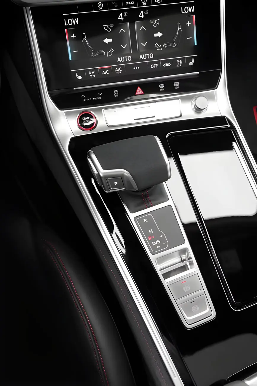 کنسول مرکزی و سیستم کنترل تهویه خودروی آئودی (Audi) با دنده و دکمه استارت