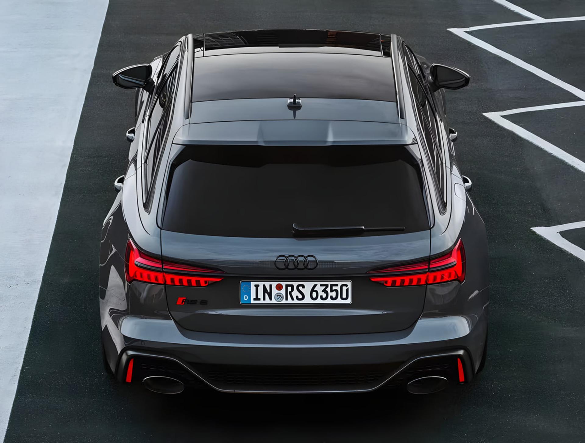 خودروی اسپرت آئودی RS 6 آوانت (Audi RS 6 Avant) در نمای عقب