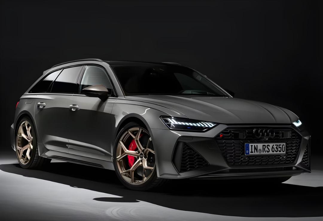خودرو استیشن اسپرت آئودی (Audi) RS 6 آوانت با رنگ خاکستری متالیک