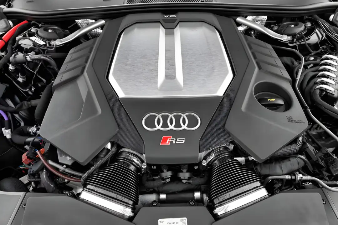موتور قدرتمند V8 خودروی آئودی (Audi) RS 6 آوانت در کاپوت