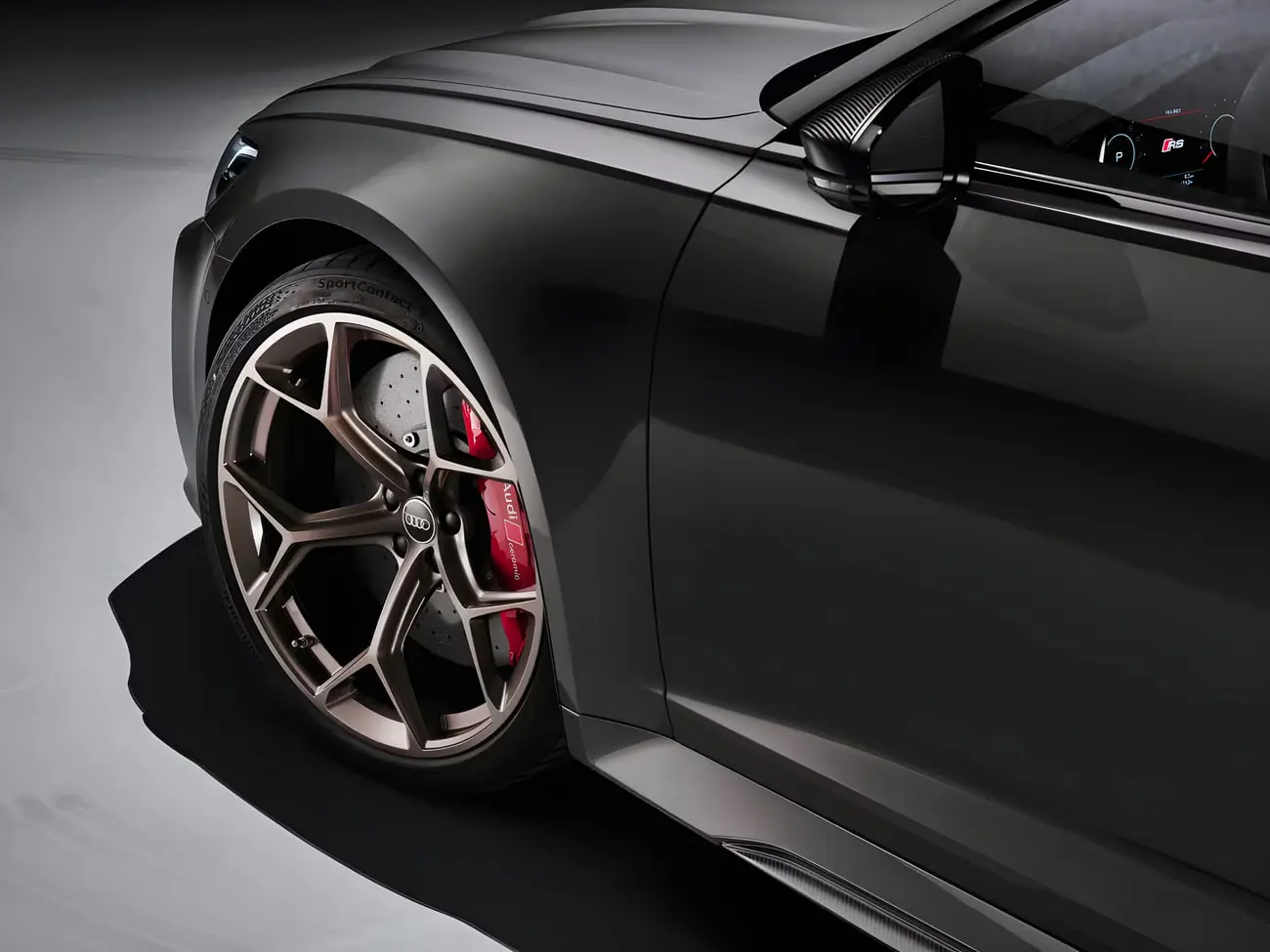 چرخ و رینگ اسپرت خودروی آئودی (Audi) RS 6 آوانت با کالیپر قرمز