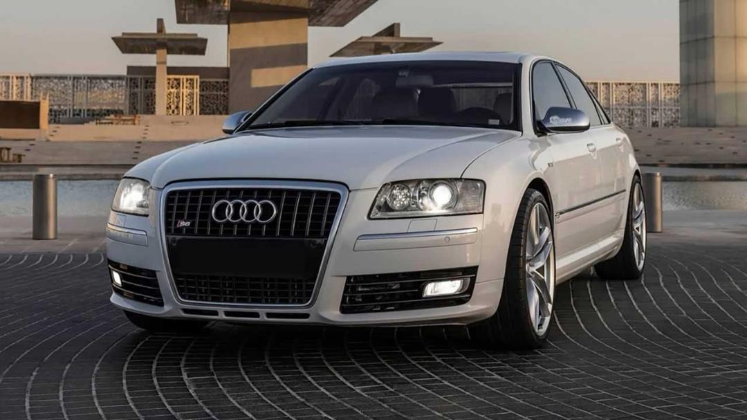 آئودی S8 با موتور V10