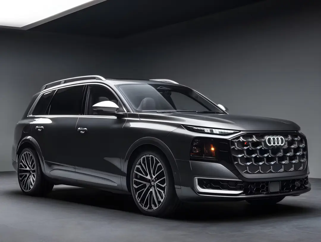 خودرو آئودی SQ9 (Audi SQ9) مدل ۲۰۲۷ با رنگ خاکستری متالیک در استودیو