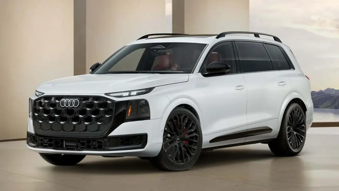 آئودی SQ9 (Audi SQ9) مدل ۲۰۲۷ با بدنه سفید و رینگ‌های مشکی