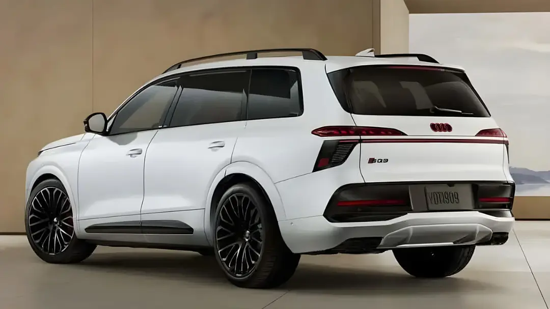 نمای عقب و جانبی شاسی‌بلند آئودی SQ9 (Audi SQ9) سفید رنگ