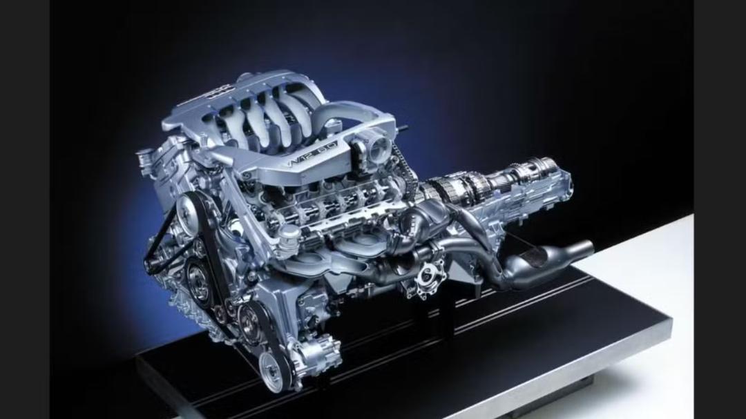 موتور V8 (V8) آئودی (Audi) با طراحی مهندسی‌شده و پیچیده