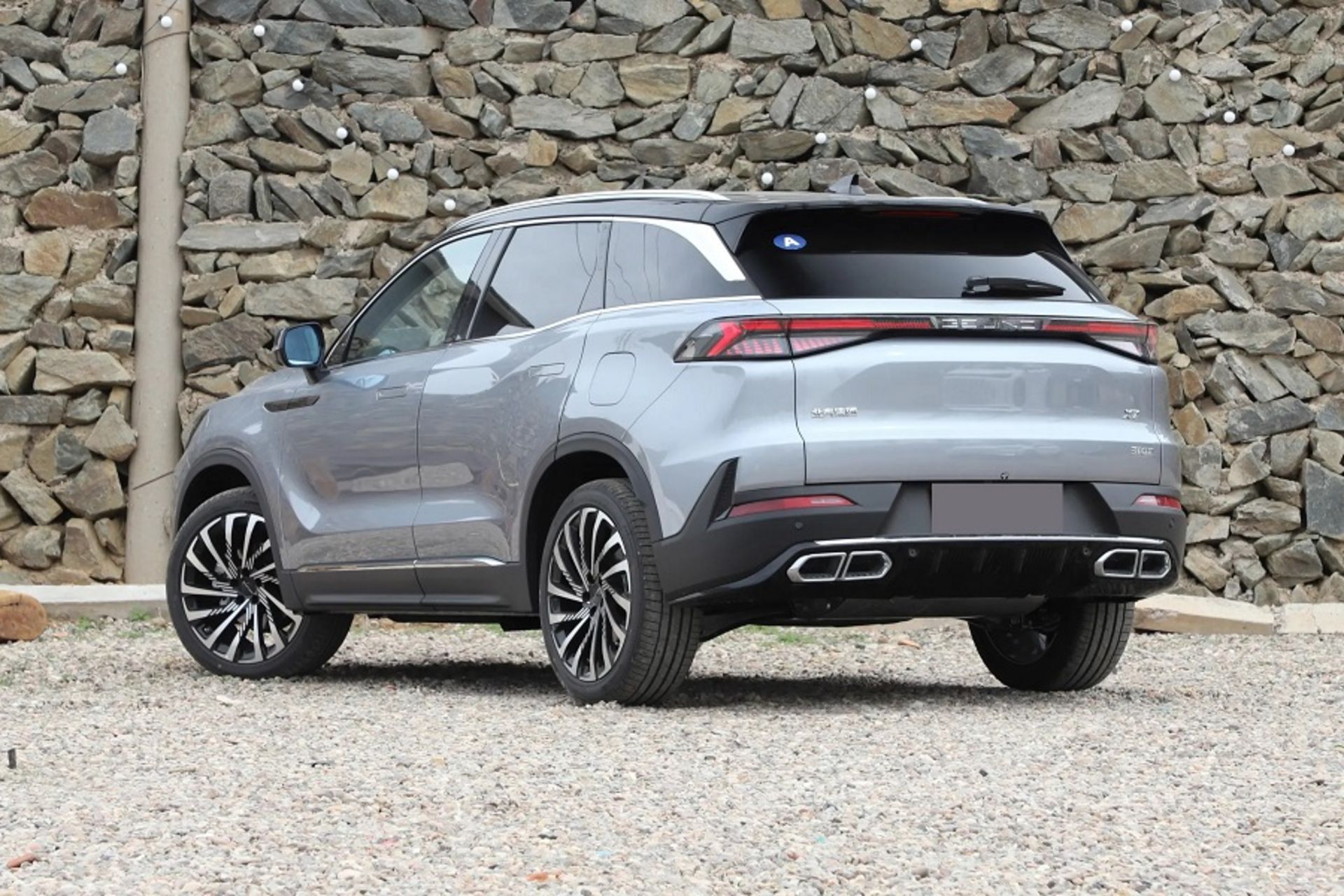 نمای عقب سه چهارم بایک X7