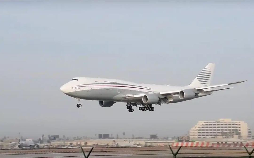 پرواز بوئینگ 747 8i
