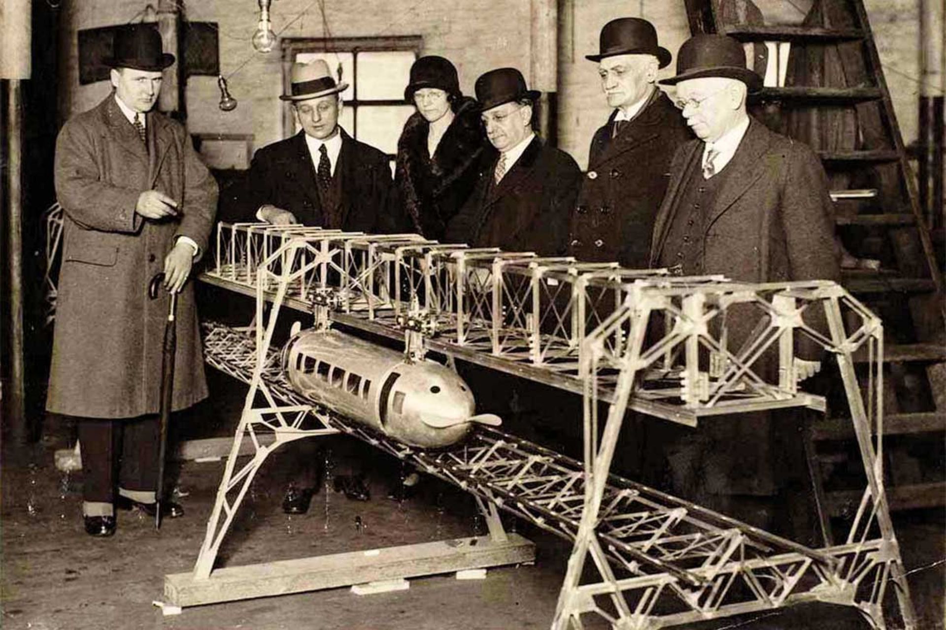 ریل‌پلن وسیله عجیب