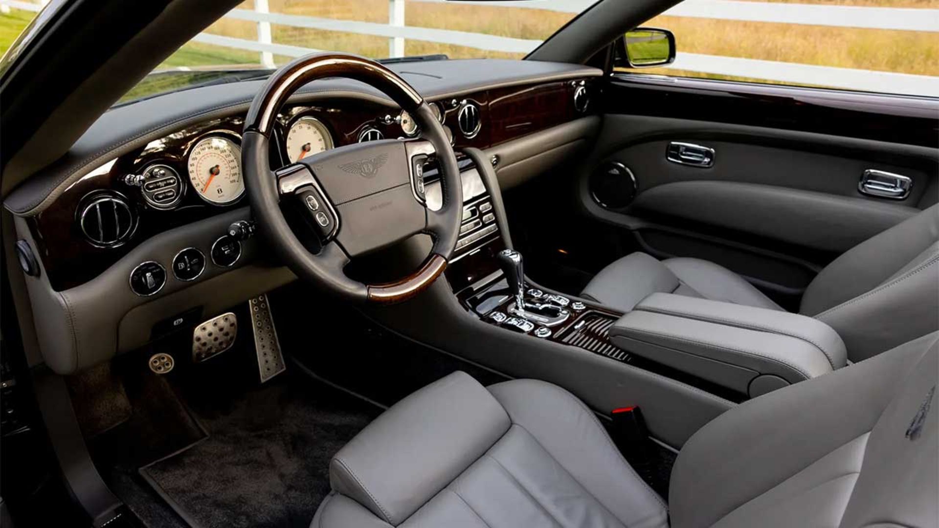 بنتلی آزور مدل 2009