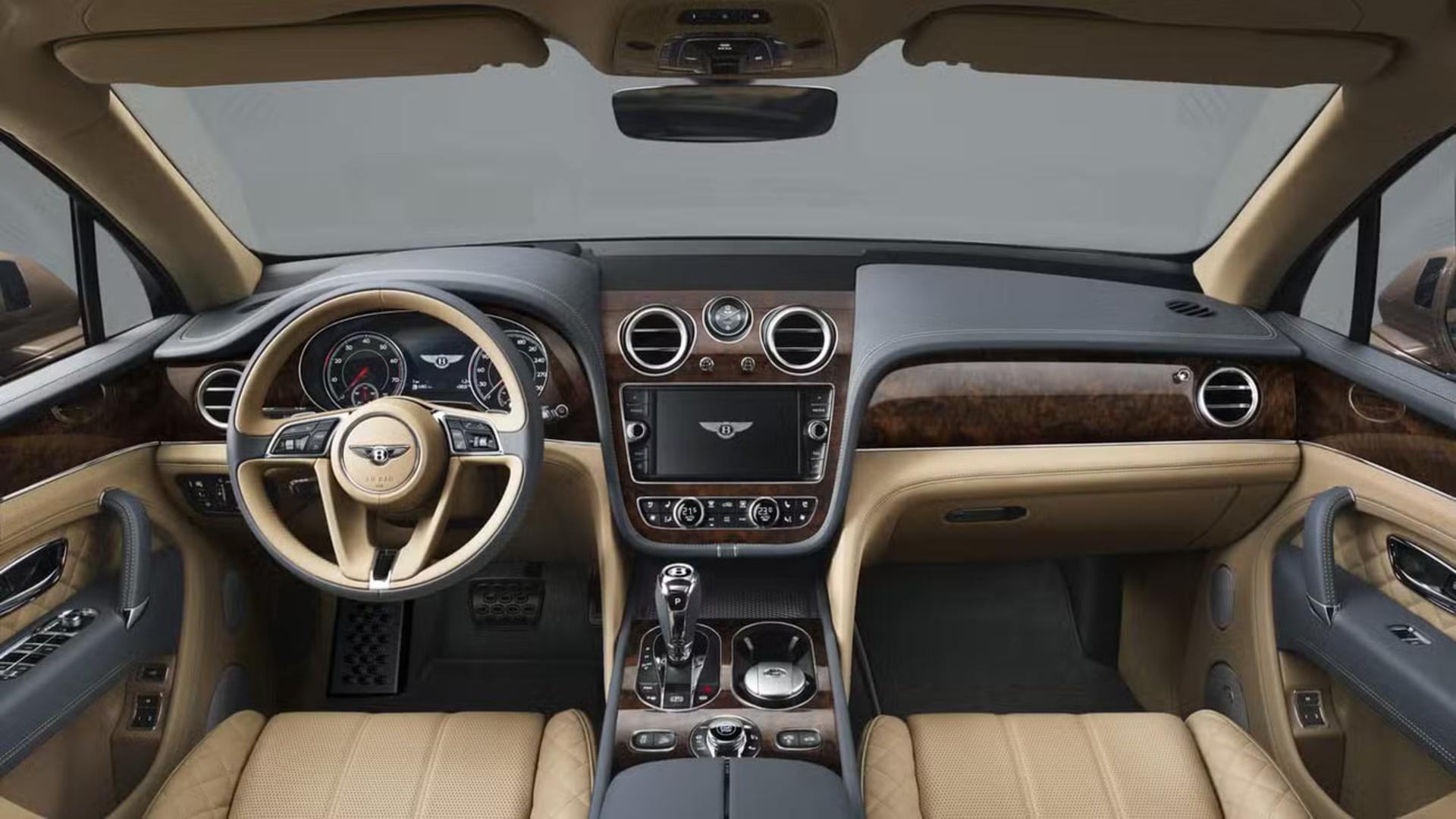 داشبورد و کابین داخلی خودرو لوکس بنتلی بنتایگا (Bentley Bentayga) با چرم و چوب