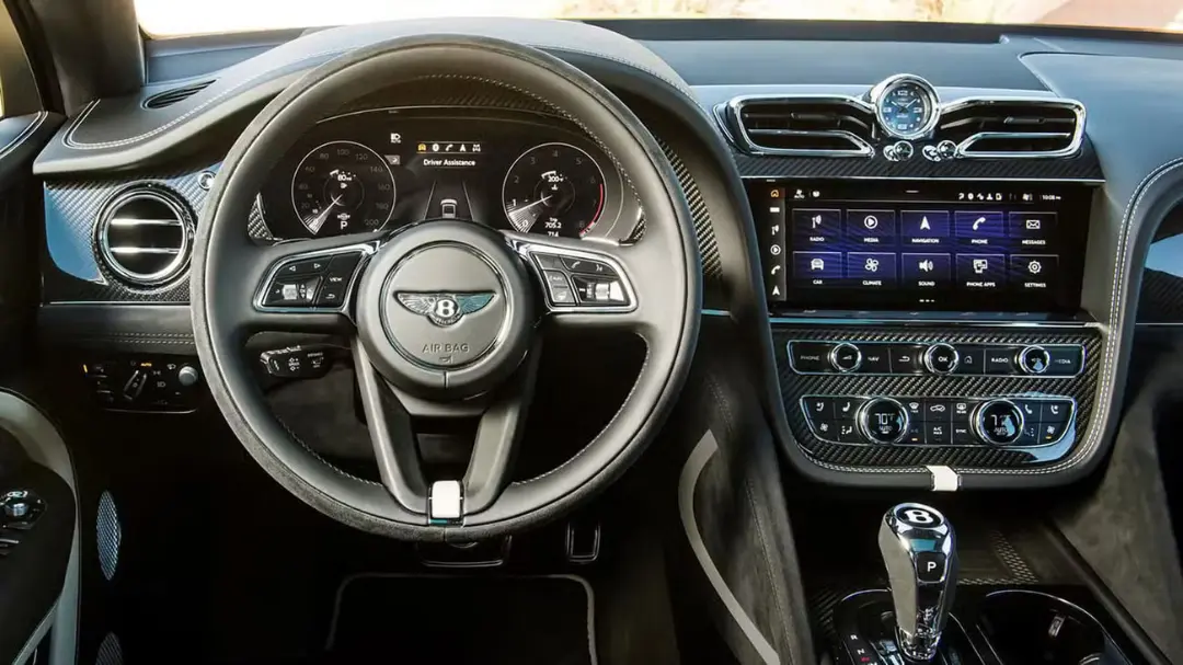 داشبورد و فرمان خودروی لوکس بنتلی بنتایگا (Bentley Bentayga) با طراحی مدرن