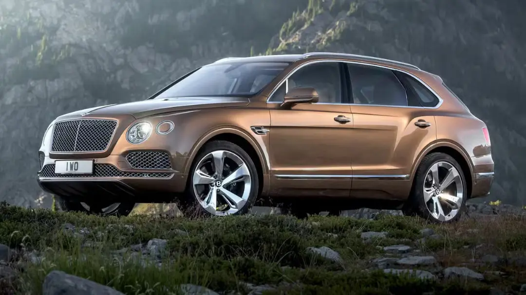 بنتلی بنتایگا (Bentley Bentayga) شاسی‌بلند لوکس در طبیعت کوهستانی
