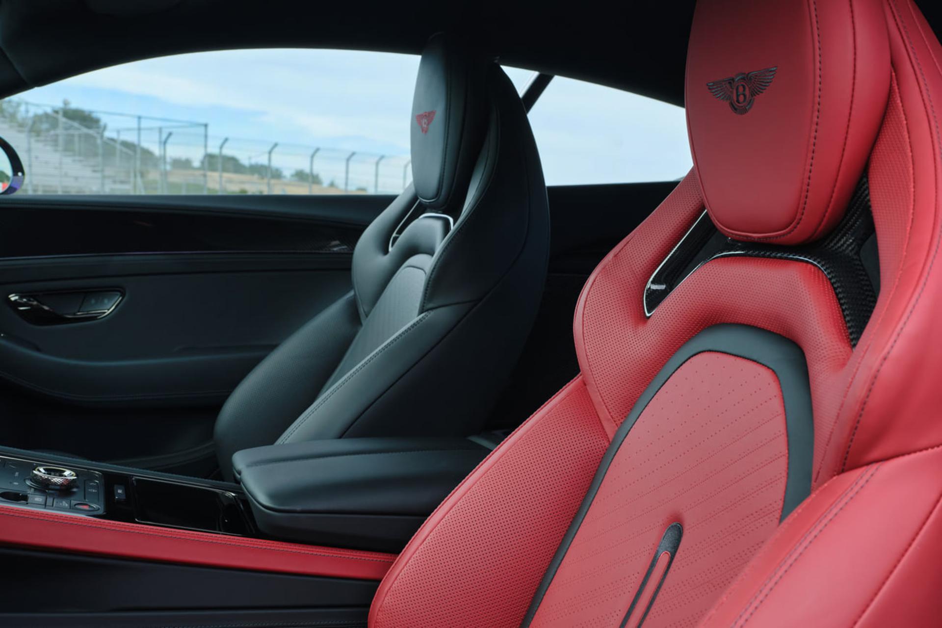 صندلی‌های چرمی قرمز و مشکی خودروی بنتلی (Bentley) سوپراسپرتس ۲۰۲۷