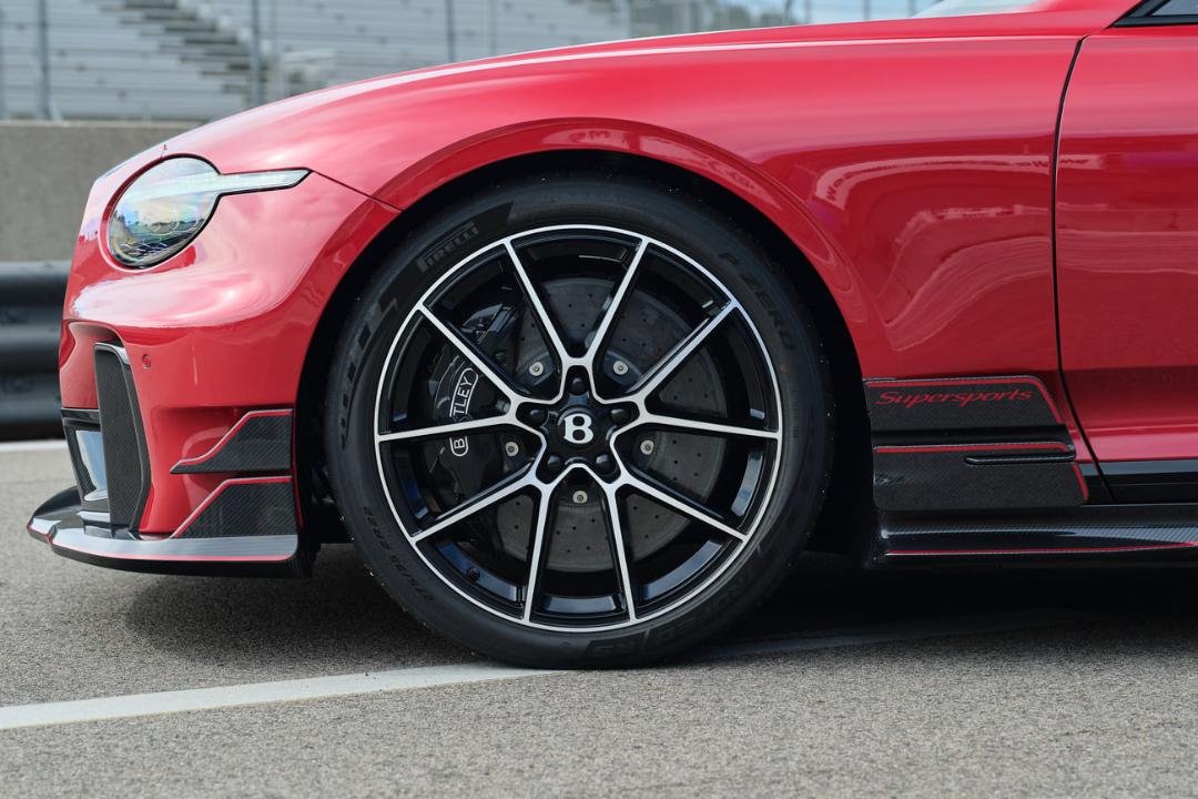 چرخ و رینگ خودروی بنتلی (Bentley) سوپراسپرتس با تایر پیرلی (Pirelli)