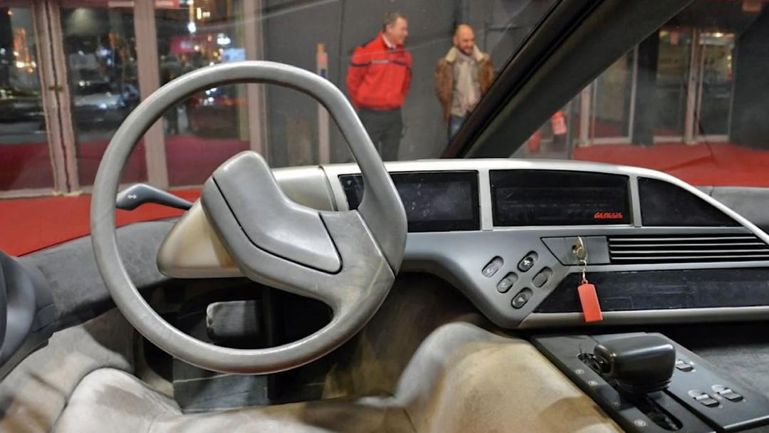 داشبورد و فرمان خودروی کلاسیک سوپر ون برتونه (Bertone)