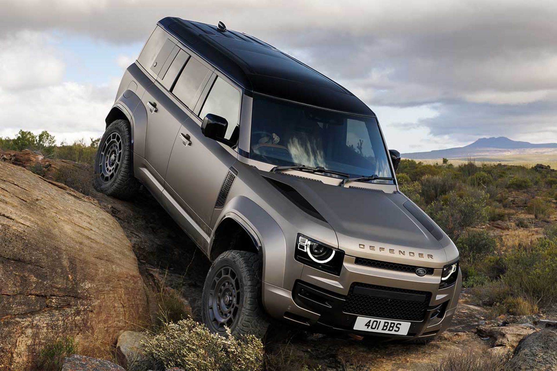 لندروور دیفندر اوکتا