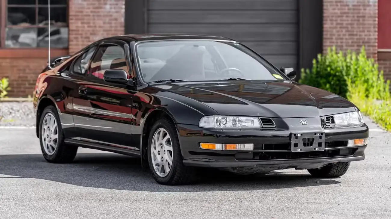 خودرو سیاه رنگ هوندا پرلود (Honda Prelude) Si مدل ۱۹۹۴ در نمای سه چهارم