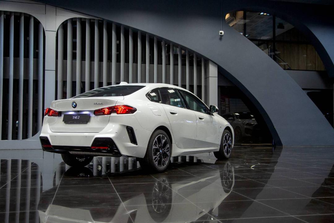 بی ام و BMW 225L MSport