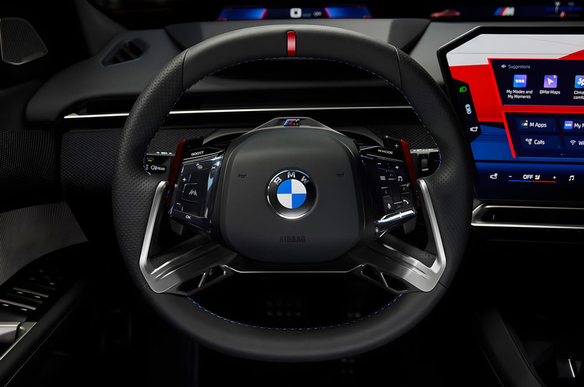 فرمان اسپرت بی ام و (BMW) در کابین نسل هشتم سری ۳