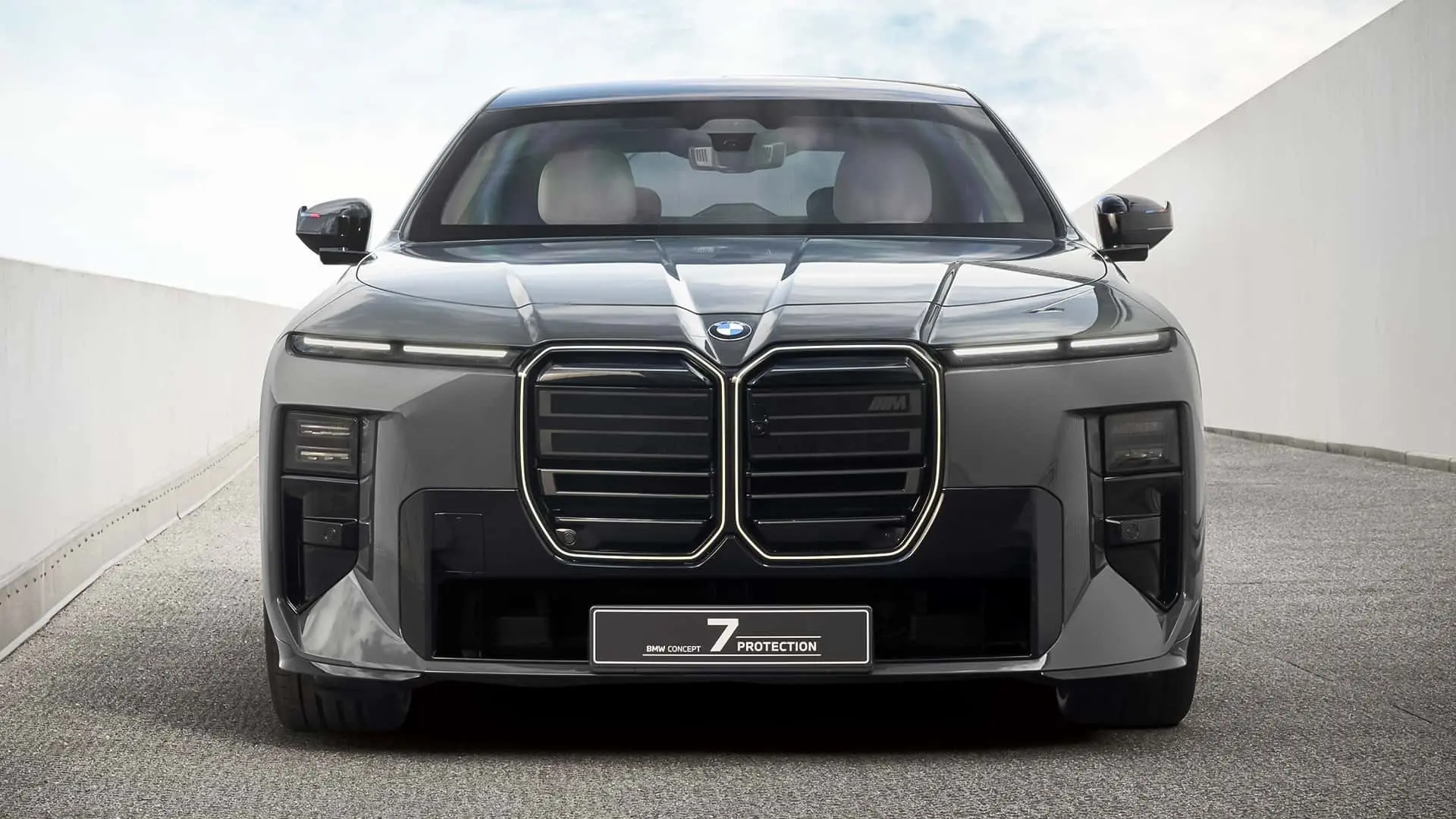 نمای جلوی خودروی ضدگلوله بی‌ام‌و سری ۷ (BMW 7 Series) با طراحی مدرن