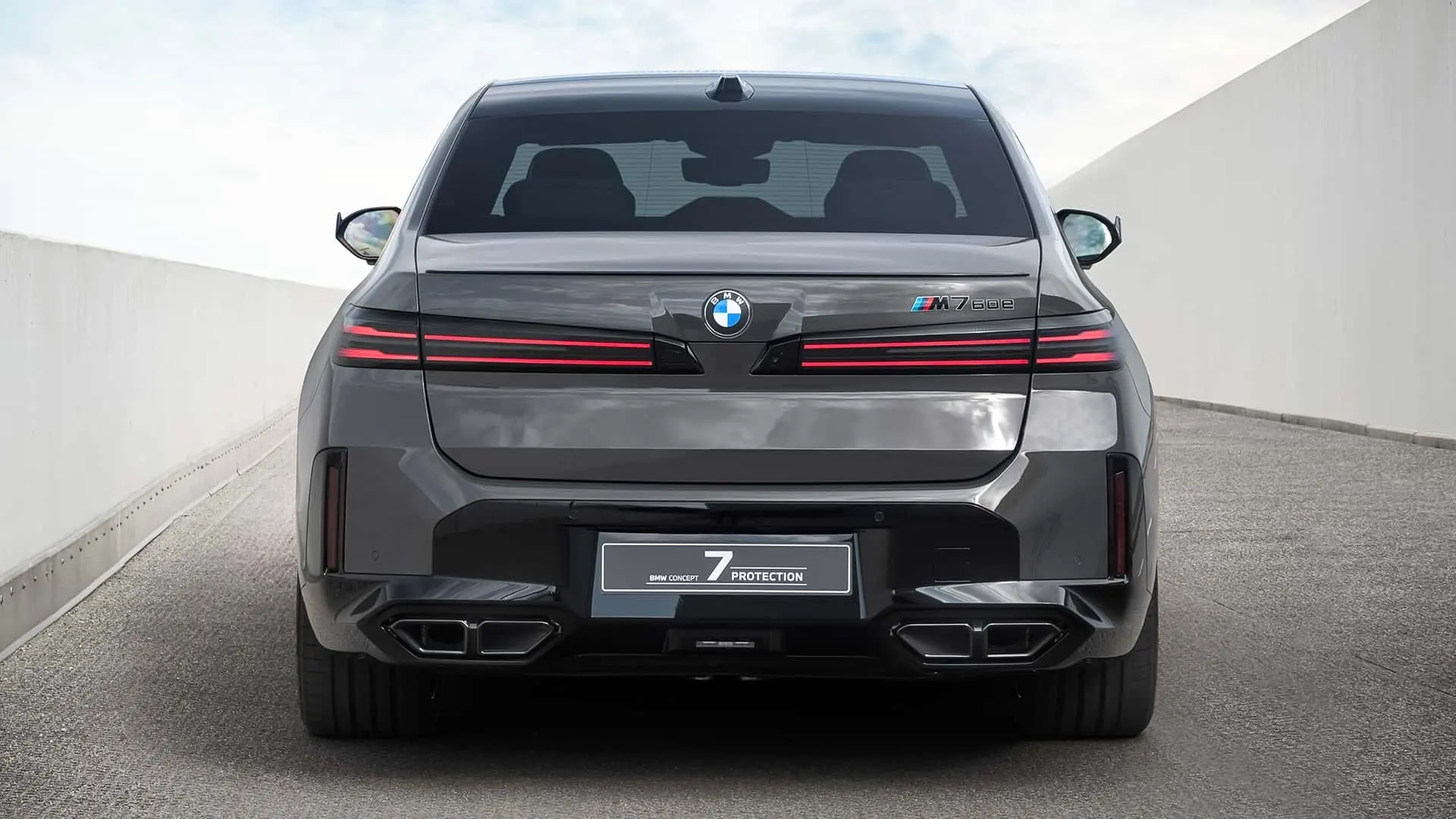 نمای عقب خودروی ضدگلوله بی‌ام‌و سری ۷ (BMW 7 Series) با طراحی مدرن