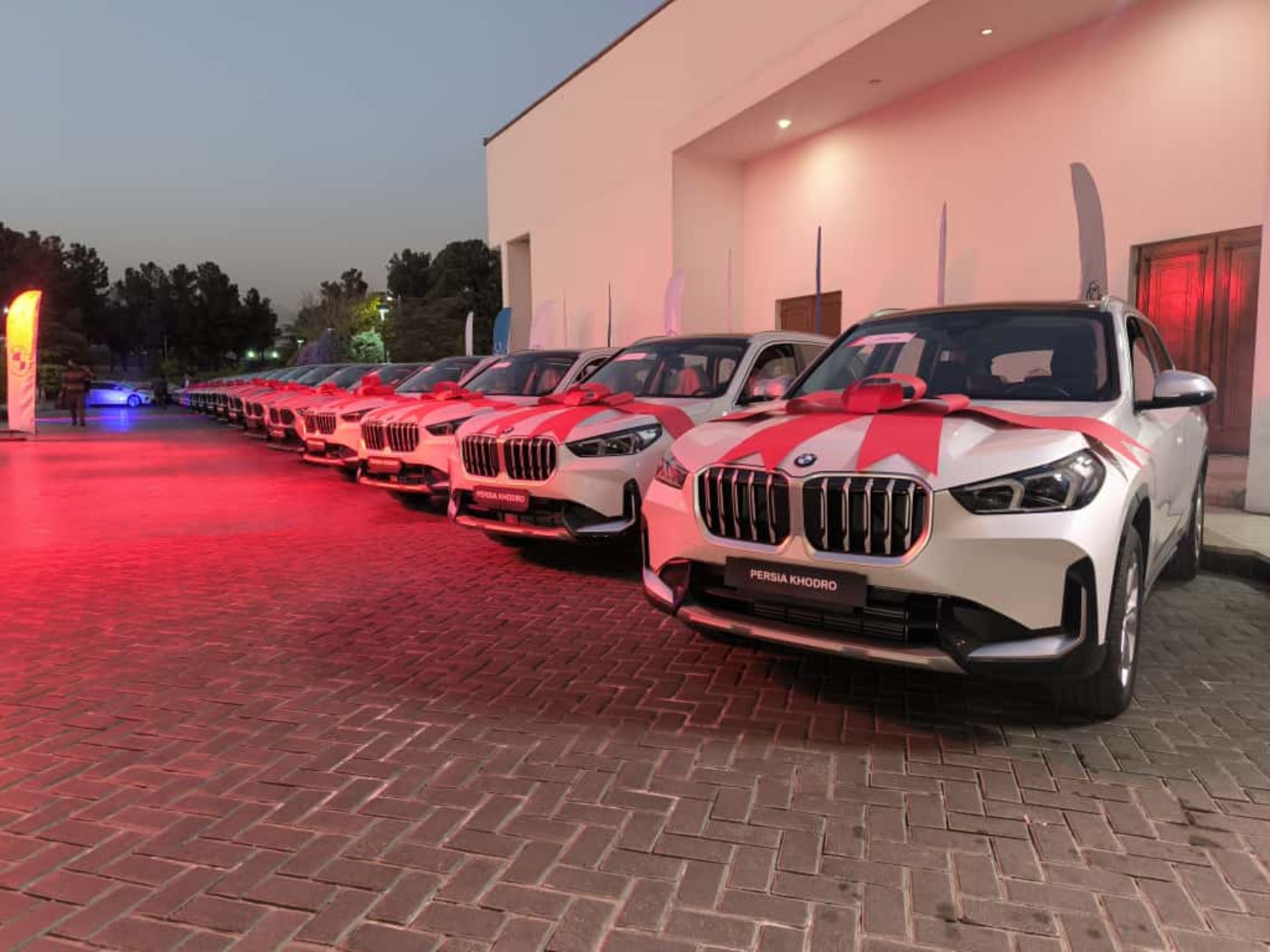 تحویل خودروهای ب ام و پرشیاخودرو