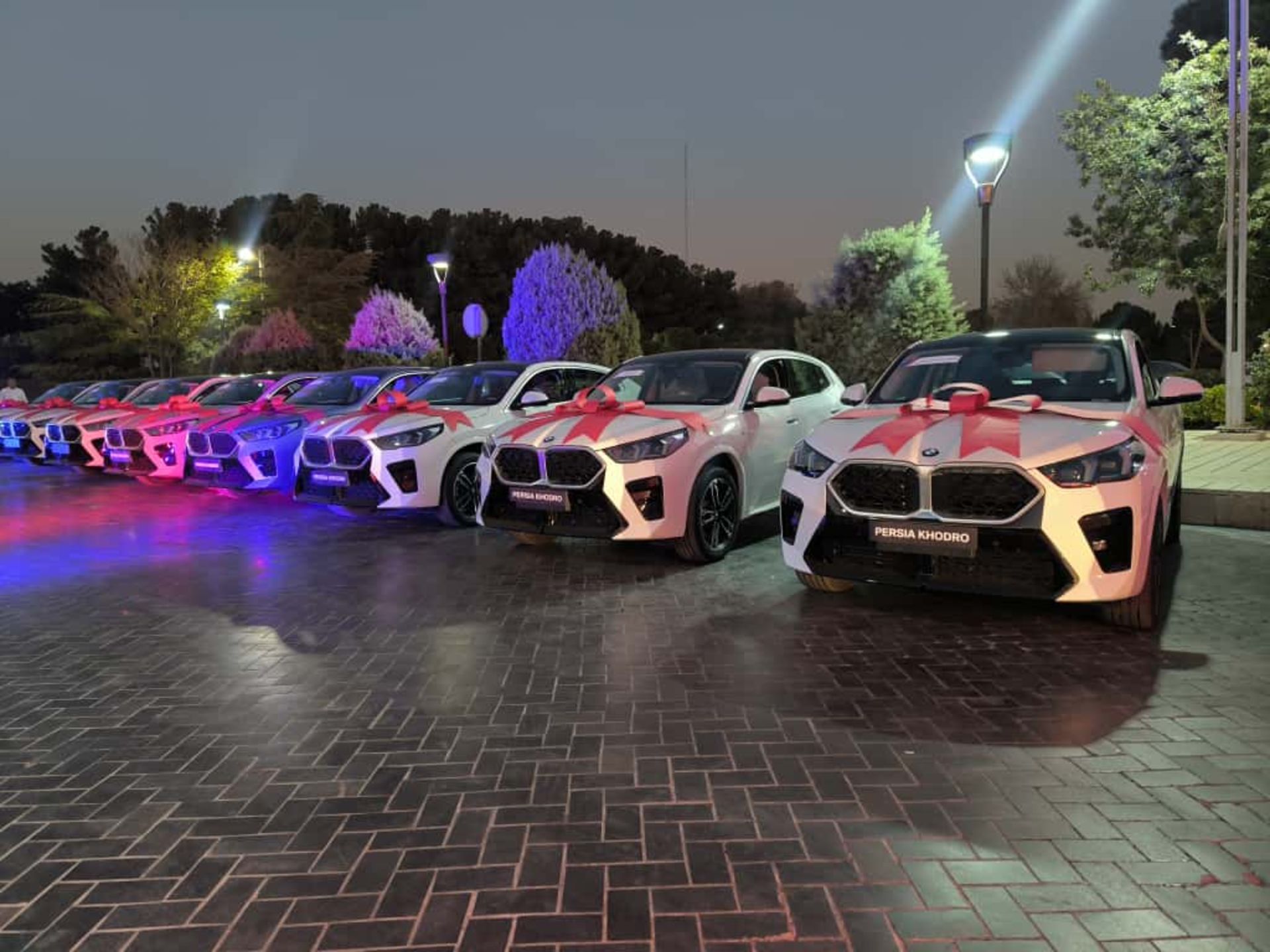 تحویل خودروهای ب ام و جانبازان توسط پرشیاخودرو