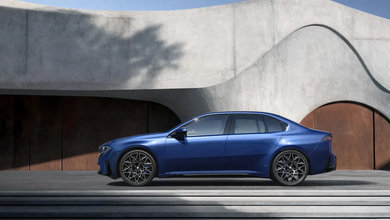 خودرو برقی بی ام و i3 (BMW i3) در نمای جانبی