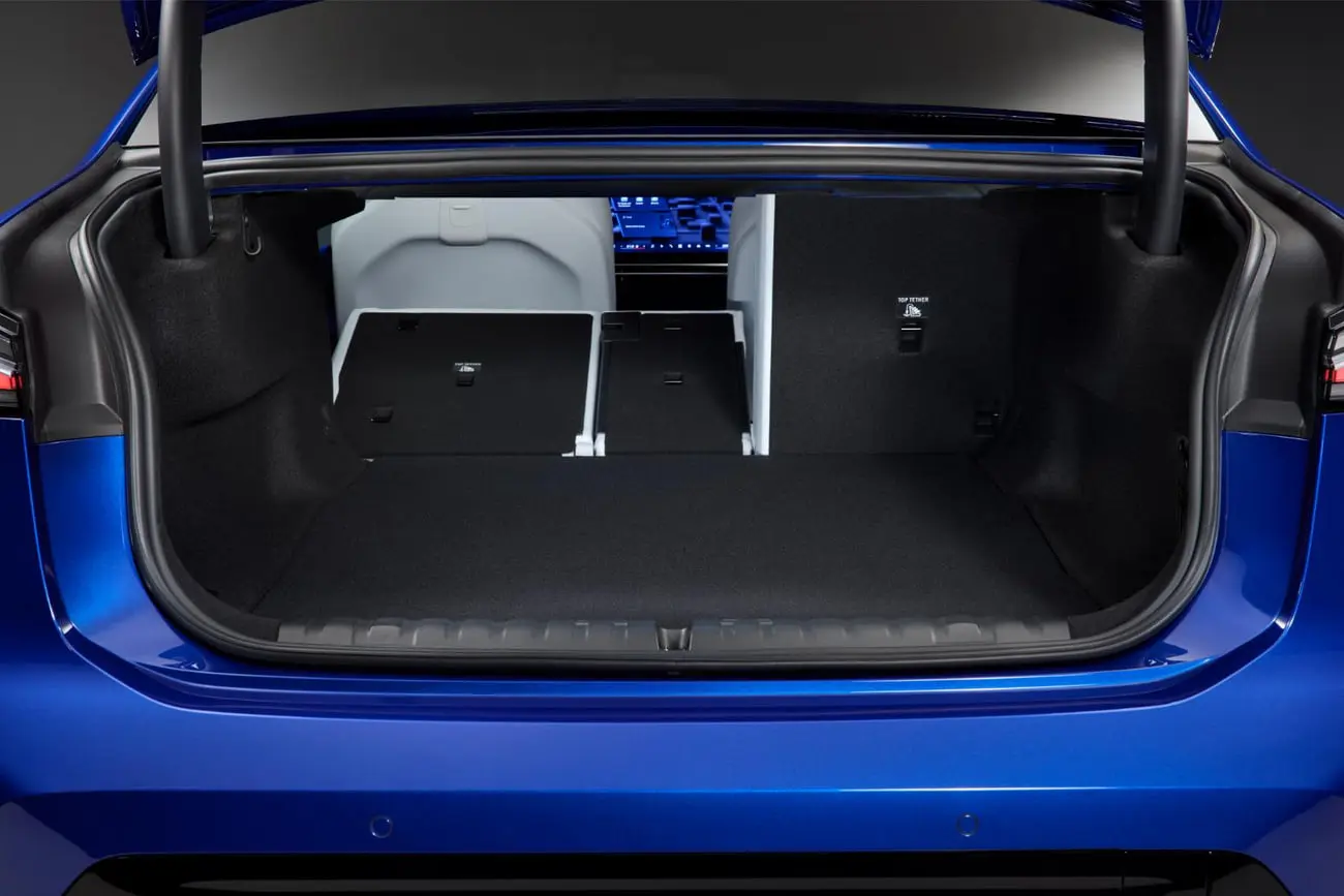 فضای صندوق عقب خودروی برقی بی ام و (BMW) i3