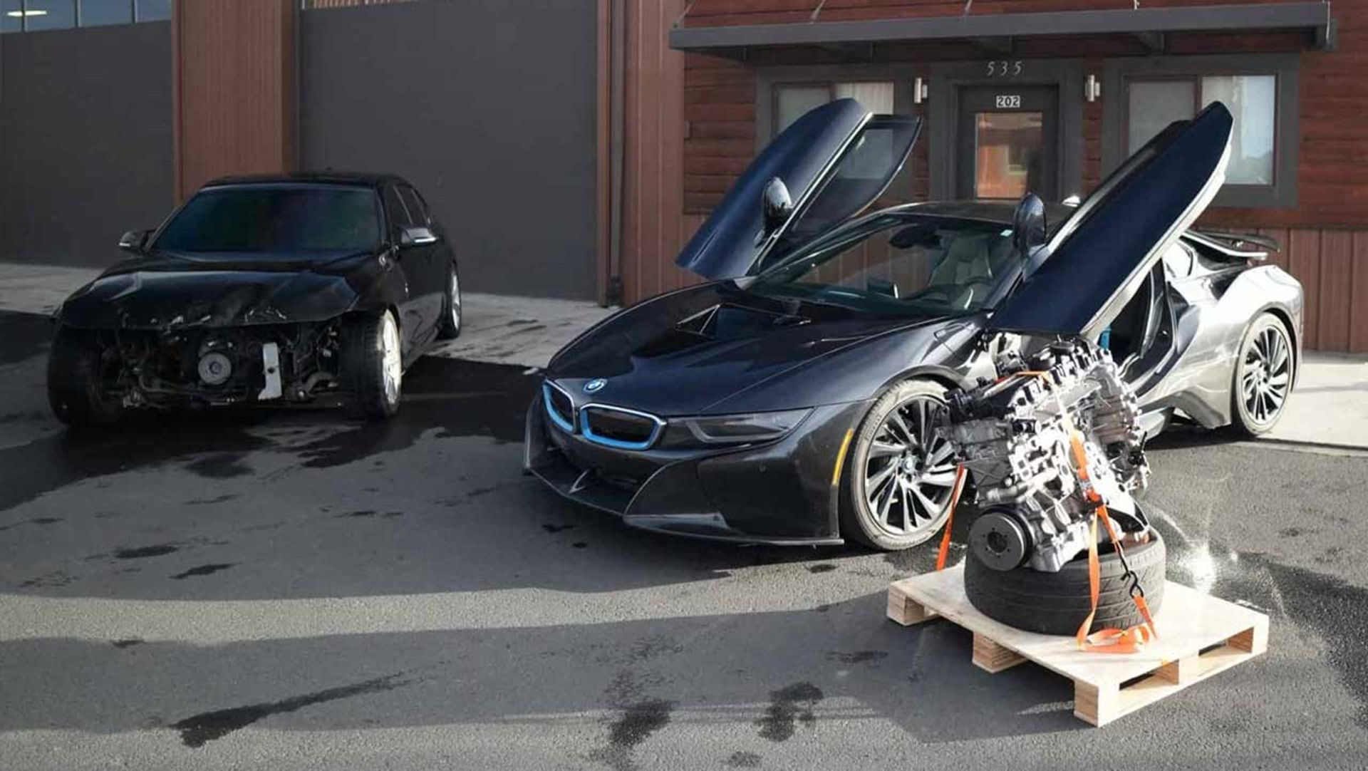 بی‌ام‌و i8 با موتور 6 سیلندر