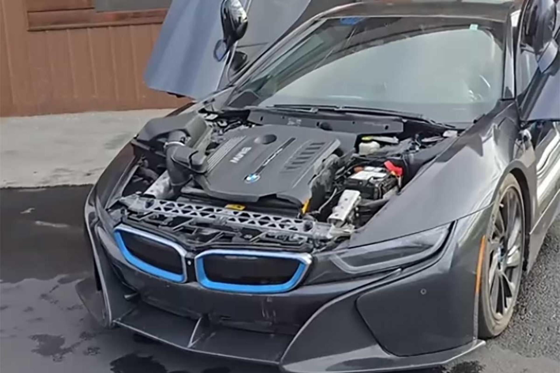 بی‌ام‌و i8 با موتور 6 سیلندر