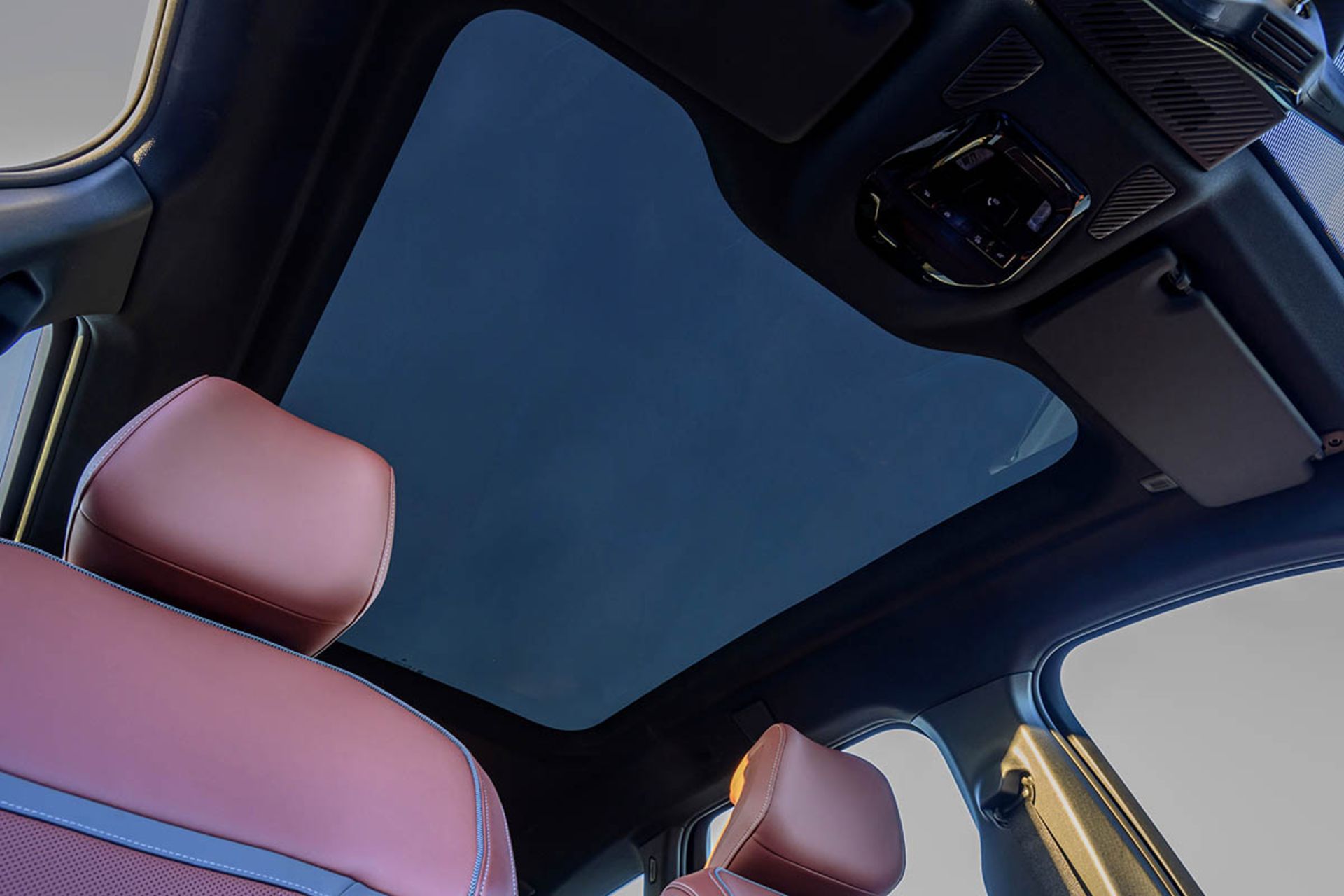 سقف پانوراما بی ام و IX3 نیوکلاس