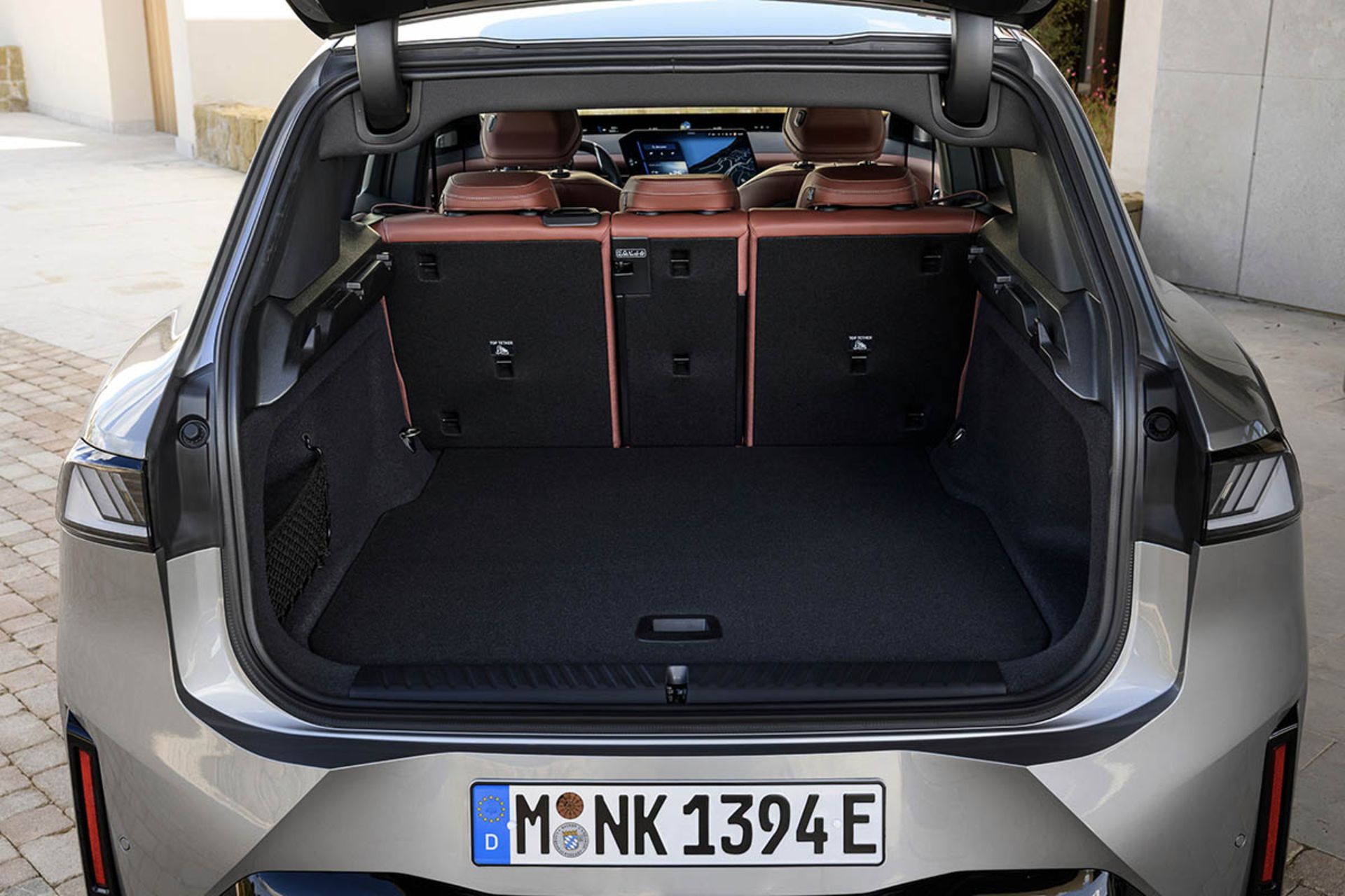 صندوق بار بی ام و IX3 نیوکلاس