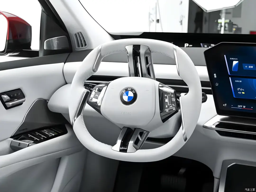 نمای داخلی و فرمان خودروی برقی بی‌ام‌و (BMW) iX3 با طراحی مدرن