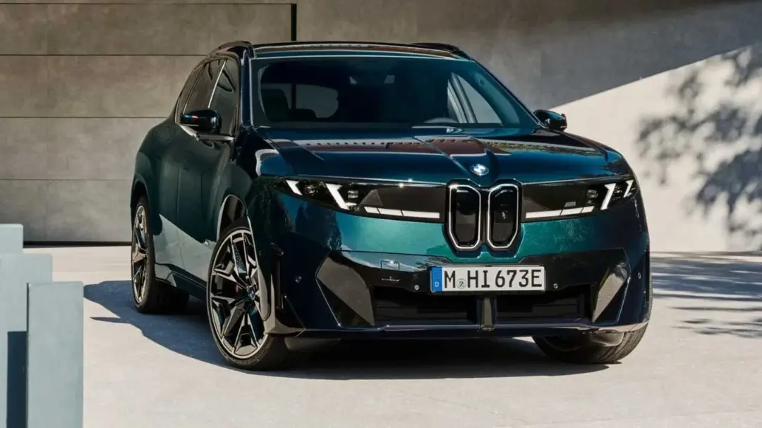 بی‌ام‌و iX3 M60 نمای جلو