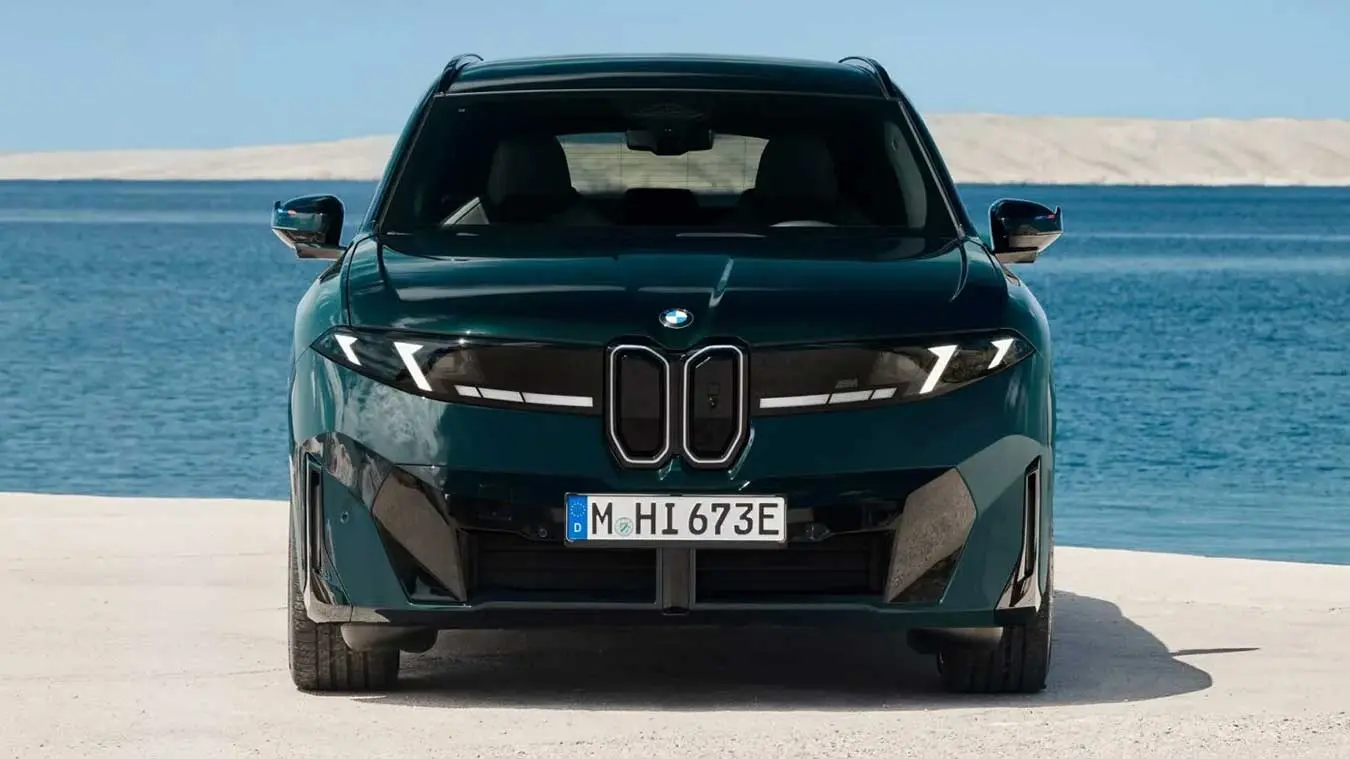 خودرو برقی بی‌ام‌و iX3 M60 (BMW iX3 M60) در نمای جلوی خودرو