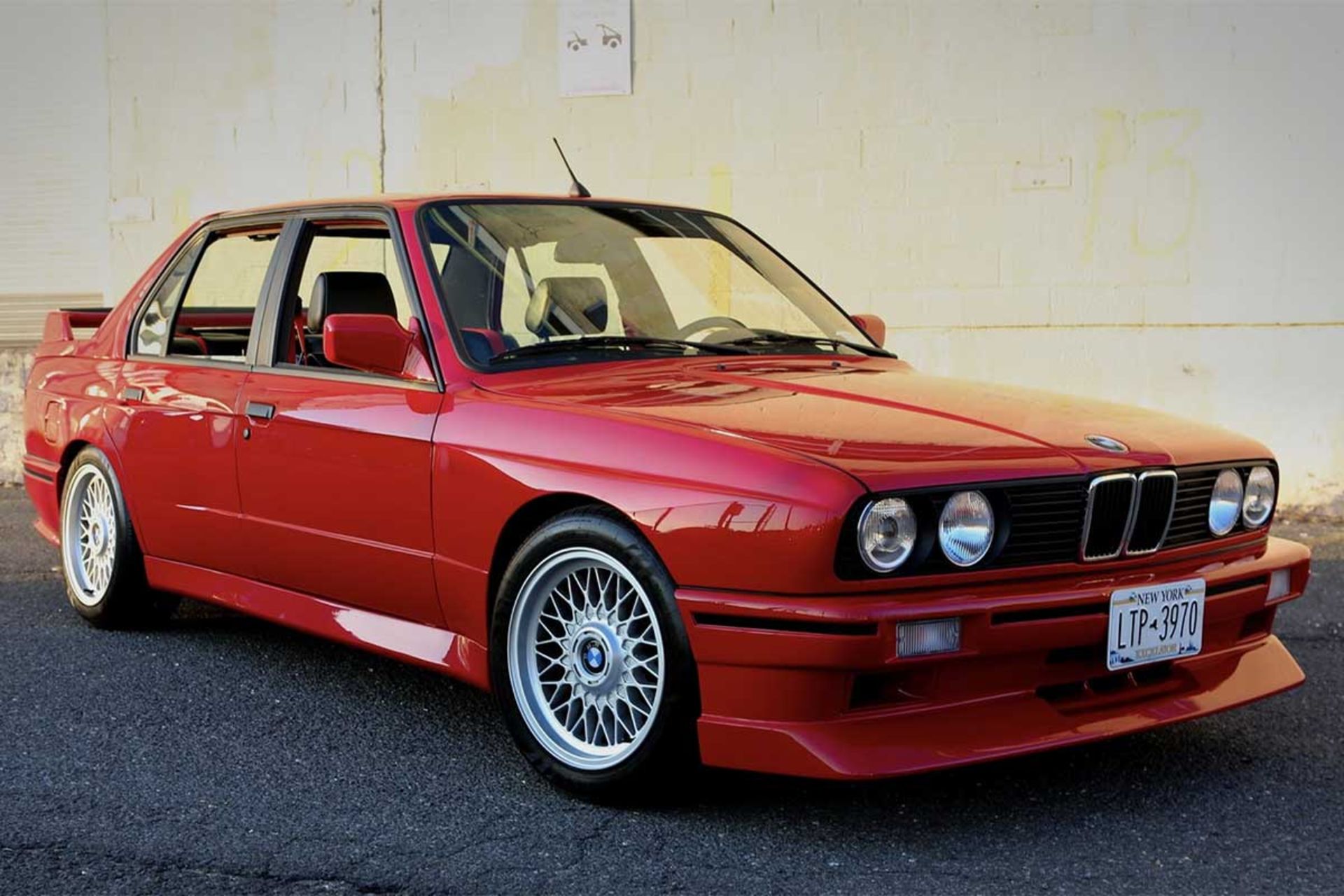 بی‌ام‌و M3 نسل E30 سدان