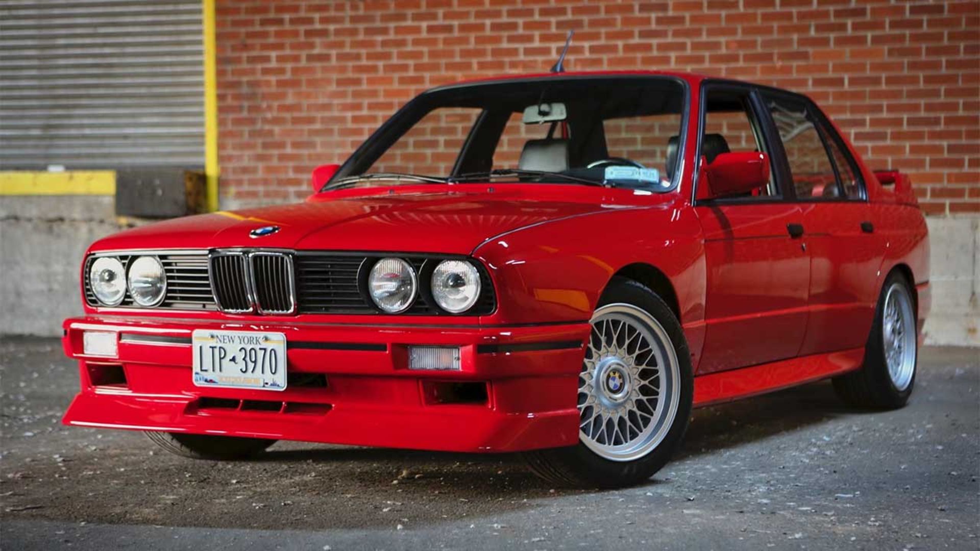 بی‌ام‌و M3 نسل E30 سدان