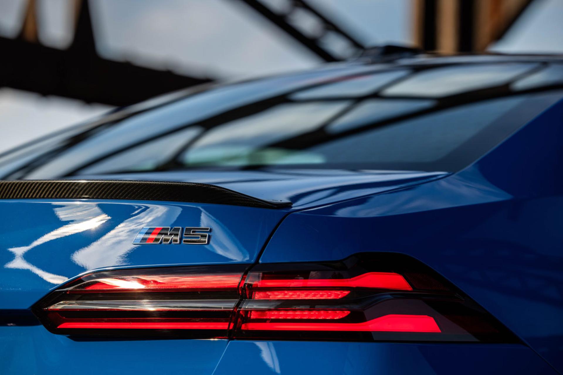 چراغ بی ام و M5