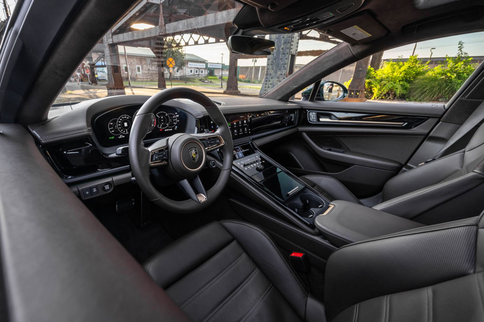 کابین پورشه پانامرا توربو S ای-هیبرید مدل ۲۰۲۵